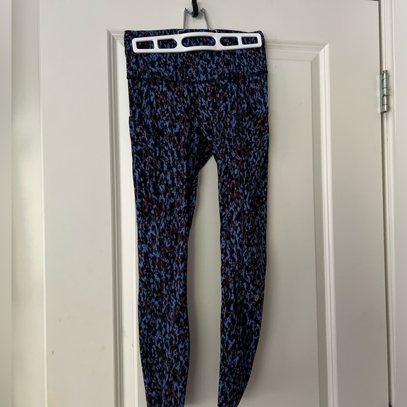 Lululemon Fast and Free 25 inch tight. Size 4. Blue and brown leopard print. - Picture 5 of 7